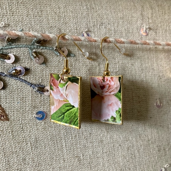 C Lincoln Art Jewelry - Recycled Paper Earrings ♻️